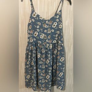 Flowy blue floral dress, v line neck line
